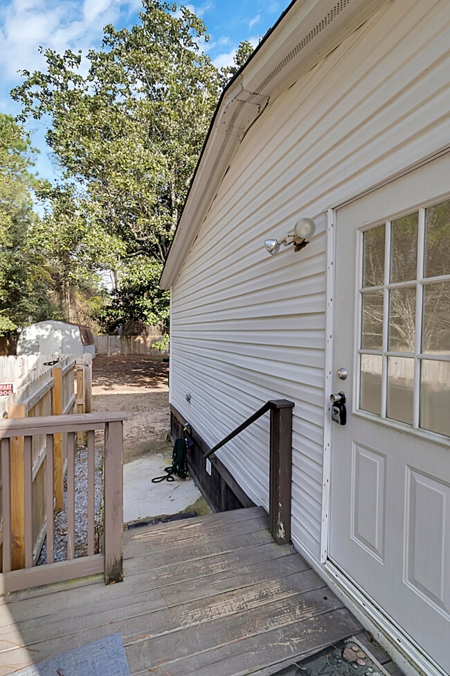 Building Photo - 1964 Adams St