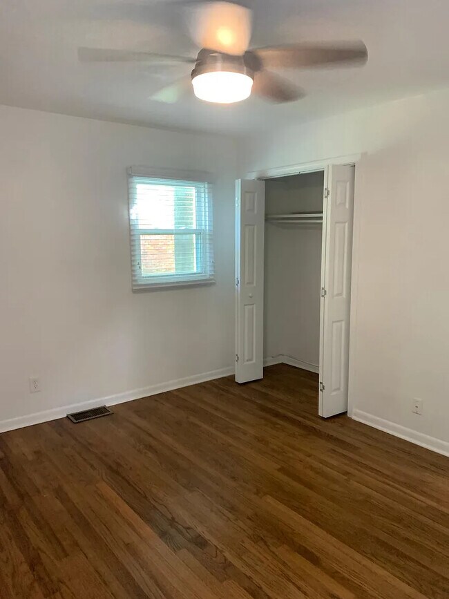Building Photo - 3626 Admiral Dr