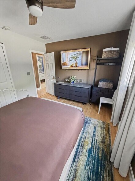 Building Photo - 1423 Holly Heights Dr