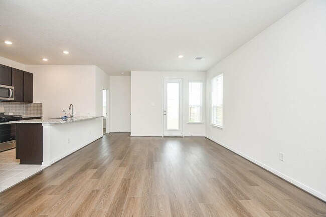 Building Photo - 25230 Benroe St