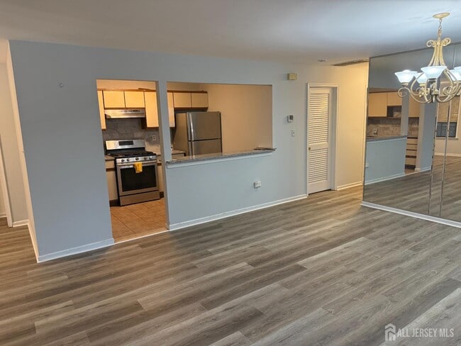 Building Photo - 604 Woodhaven Dr