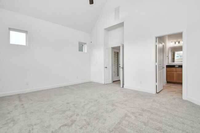 Building Photo - 211 Amaranth Wy