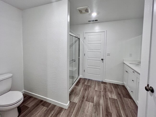 Building Photo - $2,950 Ashlan & Highland - Clovis 4 Bedroo...