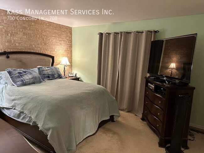 Building Photo - 700 Concord Ln