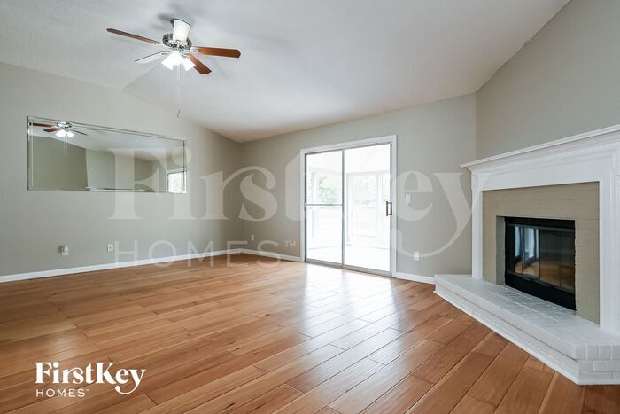 Building Photo - 12557 Ashglen Dr N