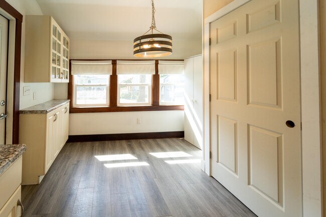 Building Photo - 23 Hope St