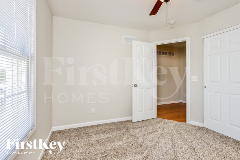 Building Photo - 456 Fawn Run Dr