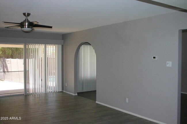 Building Photo - 2217 S Las Flores
