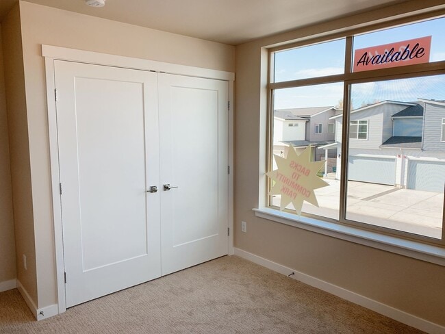 Building Photo - Sunny 3 bdrm, 2.5 bath in Cordata Neighborhood