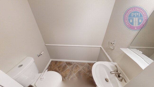 Building Photo - Beaverton / Stylish Open Floor-Plan - 5 Bedrooms, 3 Car Garage, Central Air