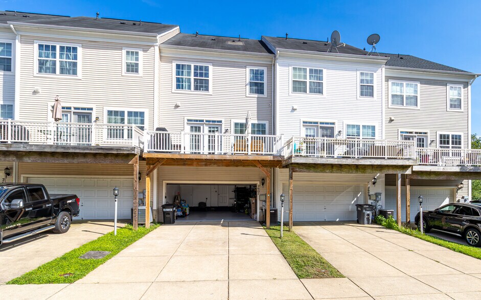 Building Photo - 2607 River Basin Ln