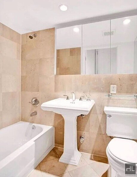 Building Photo - East 10th Street