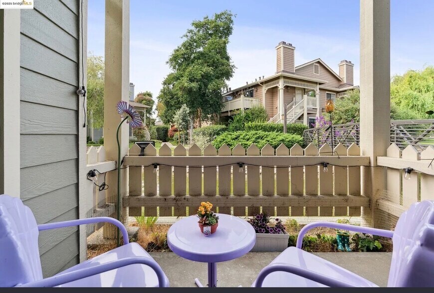 Building Photo - 15 Shoreline Ct