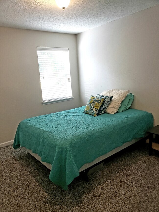 Building Photo - Charming 3 bedroom house near buck lake fo...
