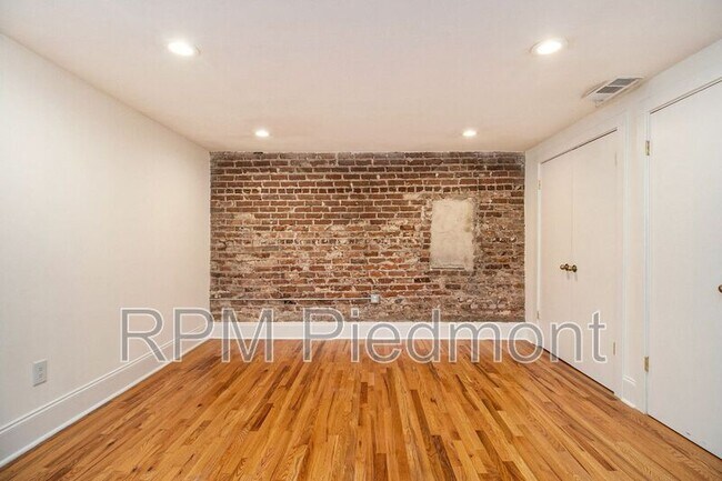 Building Photo - 741 Frederica St NE