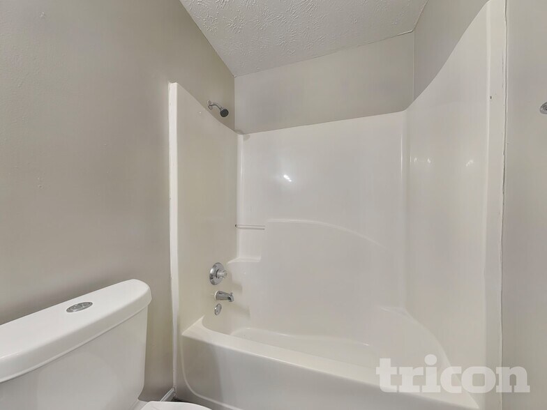 Building Photo - 38 Ann Cir