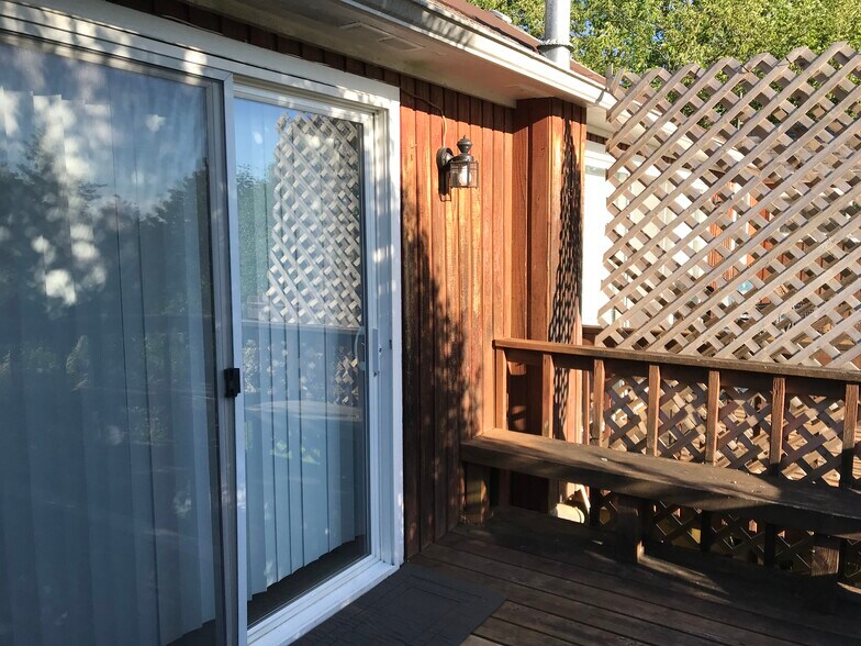 Studio: entrance - 1609 7th Ave SE