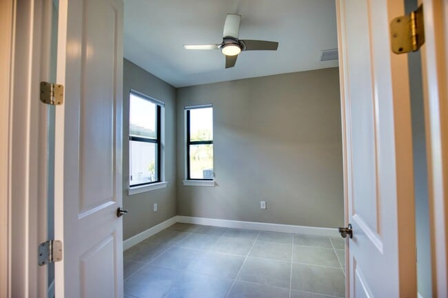 Building Photo - Annual Attached Villa in The Talon Preserve on Palmer Ranch – Minutes from the new Sarasota Memor...