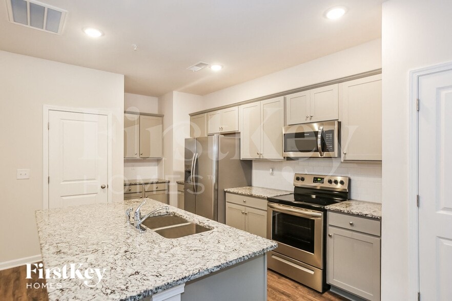 Building Photo - 2020 Cypress Village Dr NW