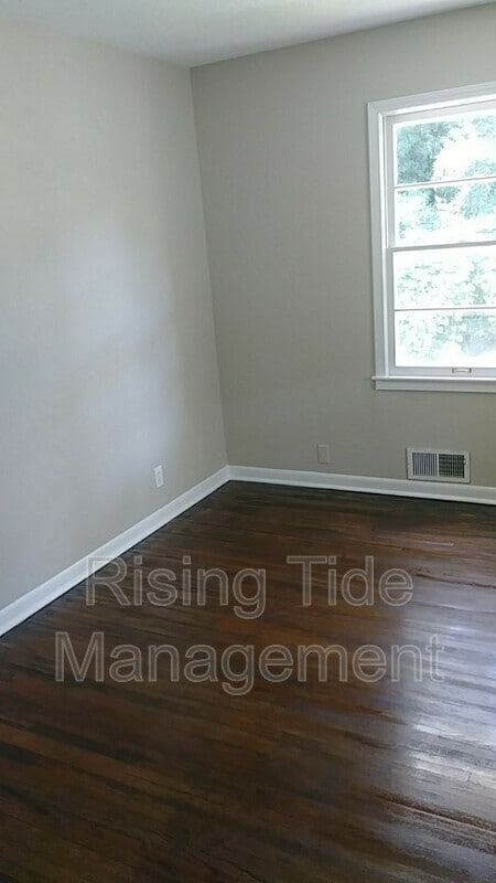 Building Photo - 517 5th Ct