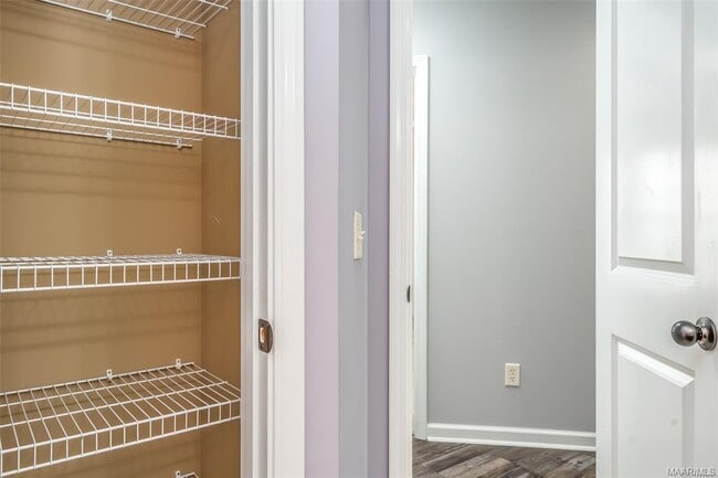 Building Photo - 9025 Saw Tooth Loop