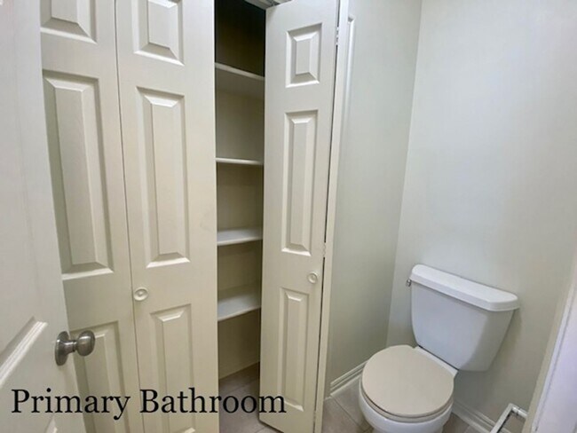 Building Photo - SPACIOUS HOME FOR RENT!