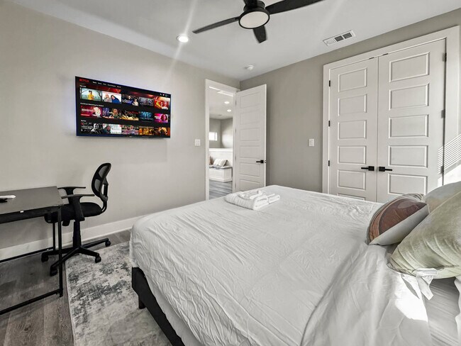 Building Photo - 2408 Pennsylvania Ave