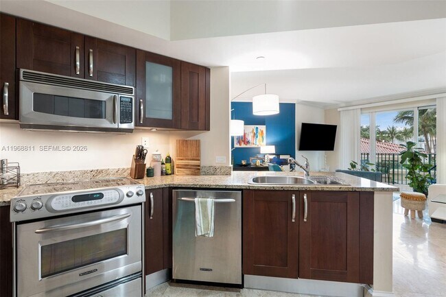 Building Photo - 19900 E Country Club Dr