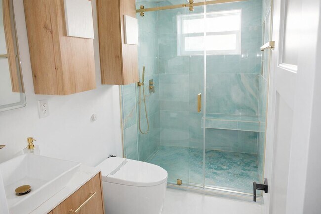 Building Photo - 1820 SW 36th Ave