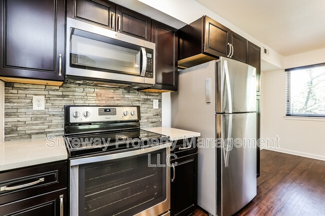 Building Photo - 806 Gregorys Way