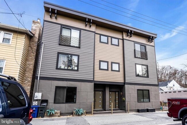 Building Photo - 12 McCready's Alley
