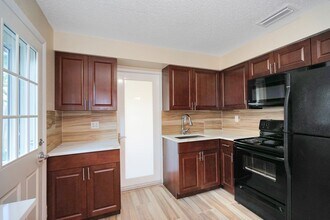 Building Photo - 2716 SW 46th St