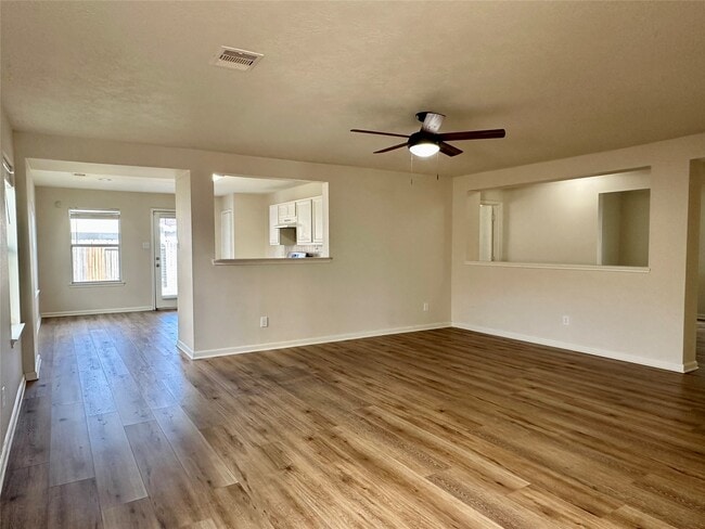 Building Photo - 20515 Hillsdale Park Dr