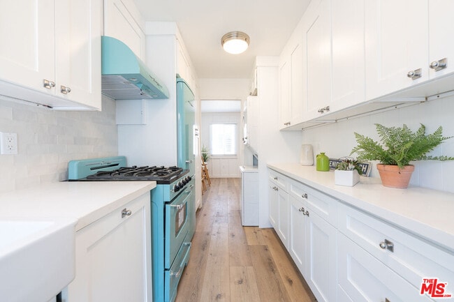 Building Photo - 314 N Venice Blvd