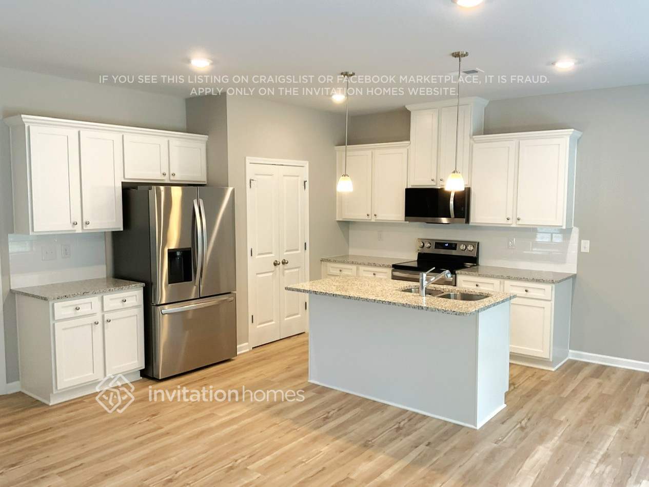 Building Photo - 131 Woodland Manor