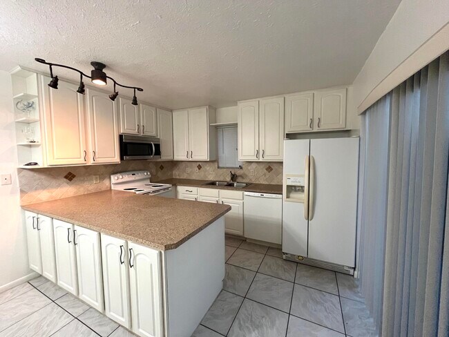 Building Photo - 5502 Waterview Cir