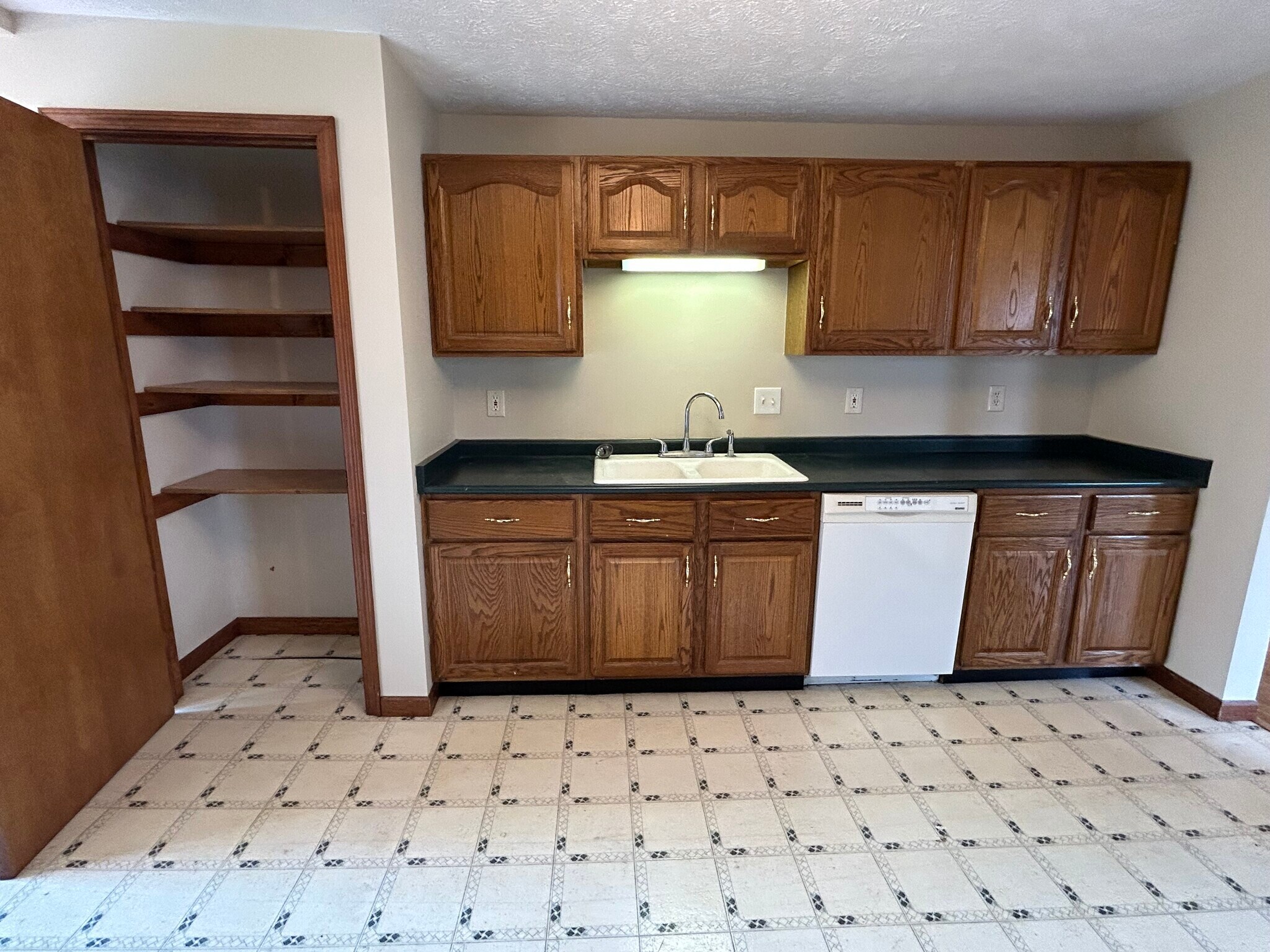 Building Photo - 211 W 2nd St