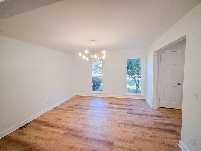 Building Photo - 104 Stratford Dr