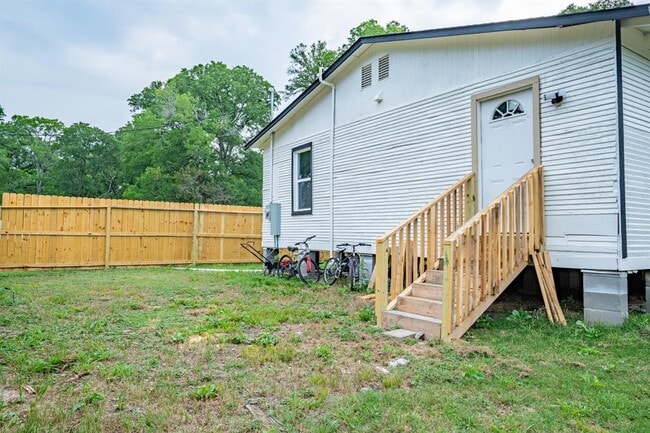 Building Photo - 689 Wilderness Trail