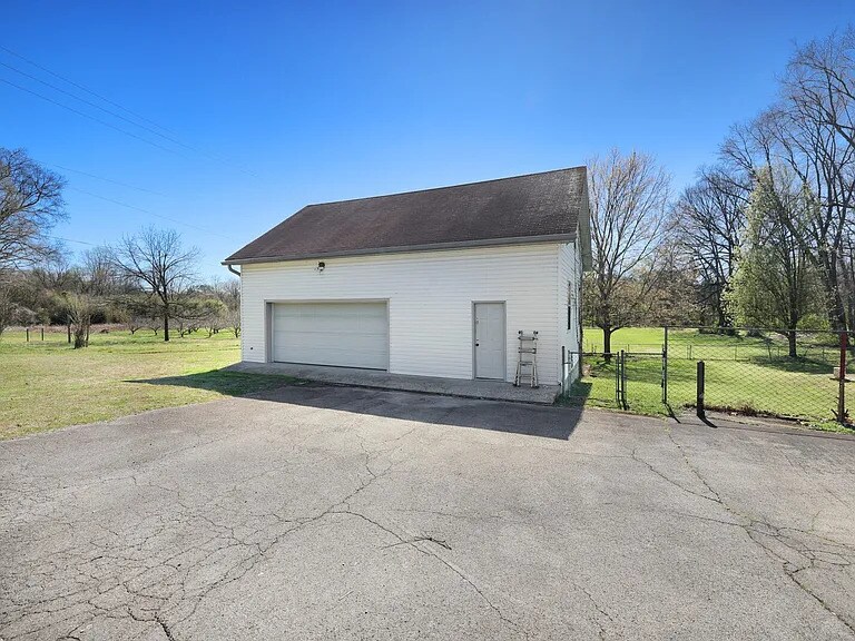 Building Photo - 436 Foothill Dr