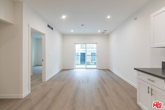 Building Photo - 1227 N Berendo St