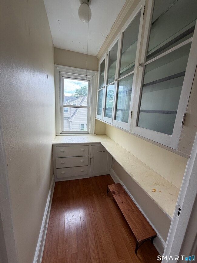 Building Photo - 62 S Quaker Ln