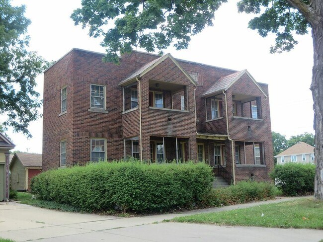 Building Photo - 500 E Wellington St
