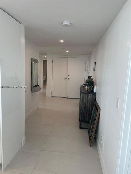 Building Photo - 730 N Ocean Blvd