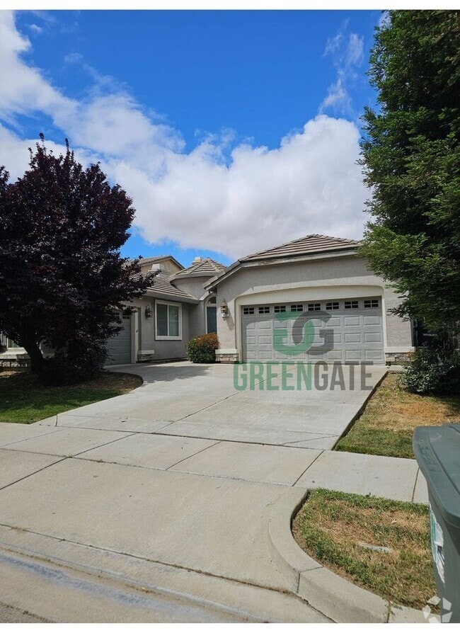 Building Photo - Spacious 4 Bedroom 3 Bath in Patterson! AV...