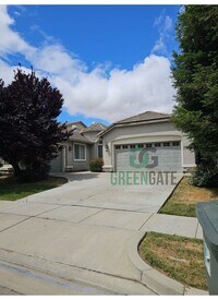 Building Photo - Spacious 4 Bedroom 3 Bath in Patterson! AV...