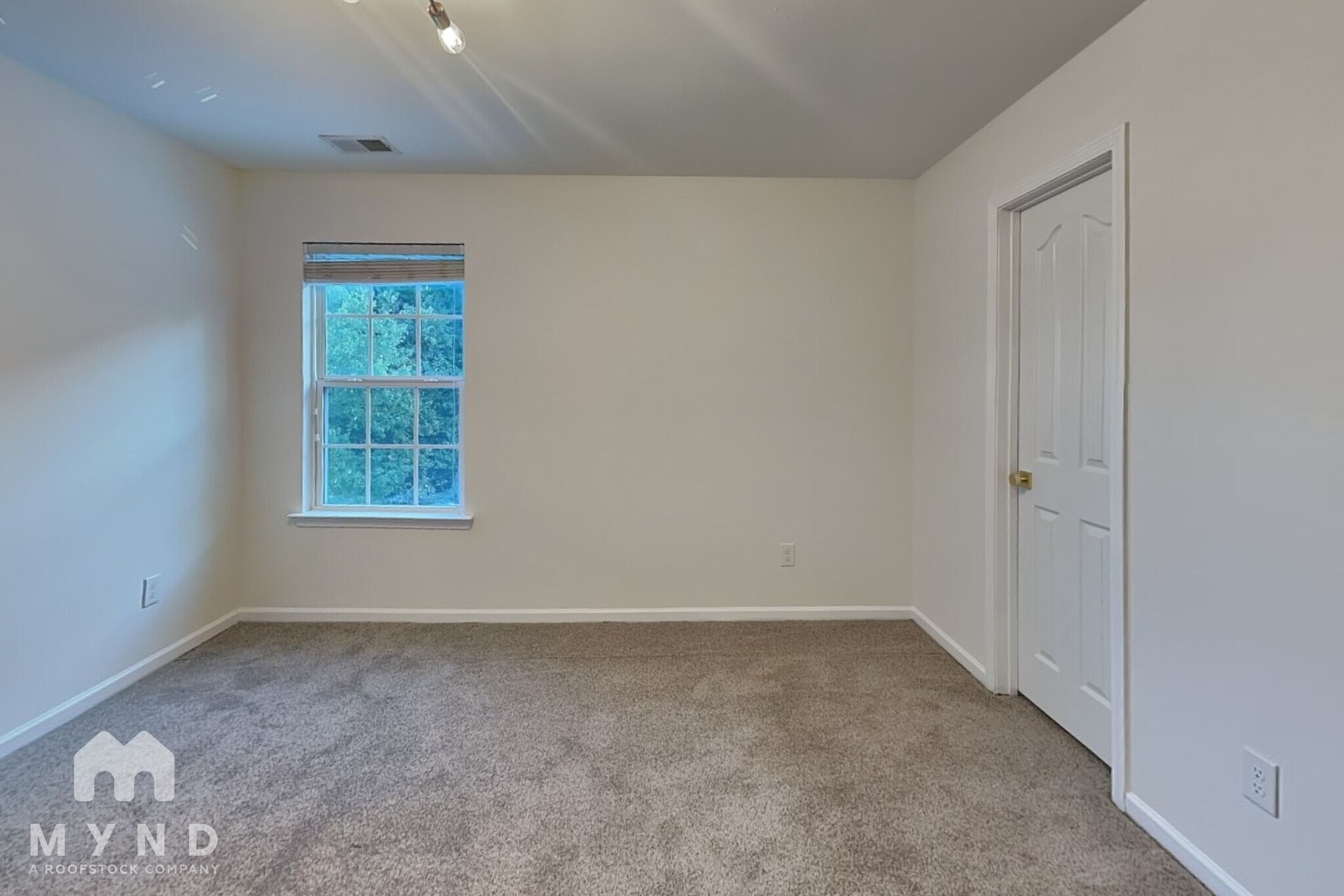 Building Photo - 1858 Woodstone Dr