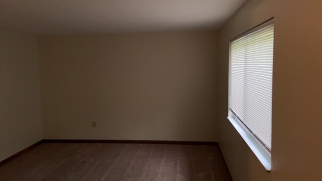 Building Photo - 1342 King Richard Parkway