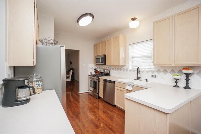 Building Photo - 16531 Village View Trail