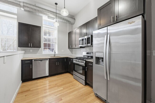 Building Photo - 1942